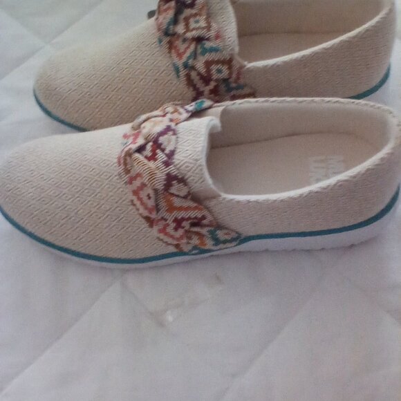 Muk Luks slipon shoes with trim - Picture 1 of 3